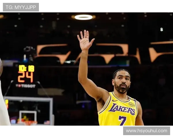 文森特状态低迷半场仅靠罚球拿三分三投全失还出现两次失误